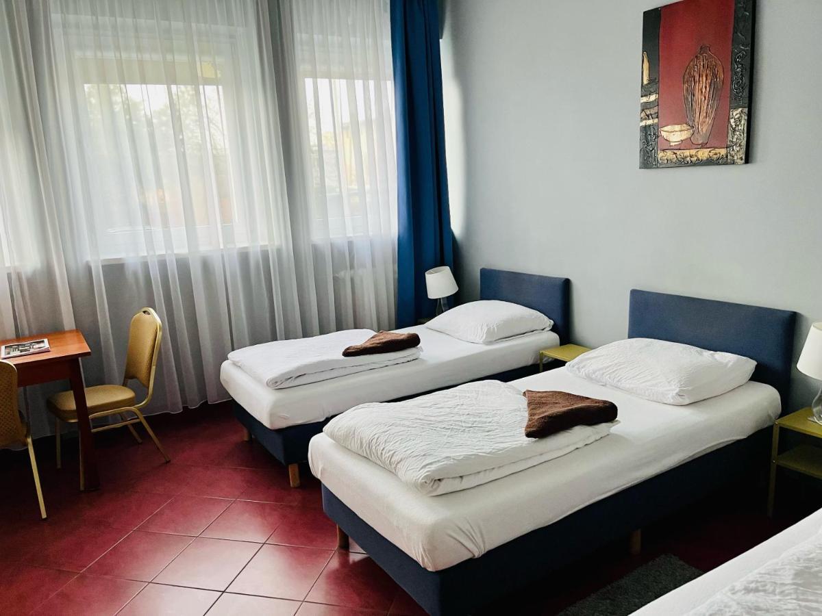 Hotel Elda Быдгощ Экстерьер фото
